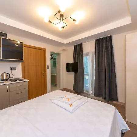 Hotell Taxim First