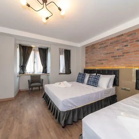 Hotel Taxim First 2*